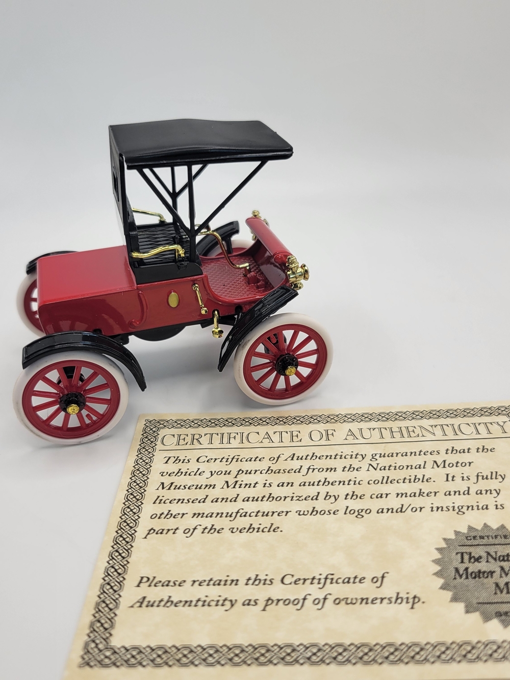 National Motor Museum Mint 1904 Oldsmobile Curved Dash Roundabout - RED 1:32